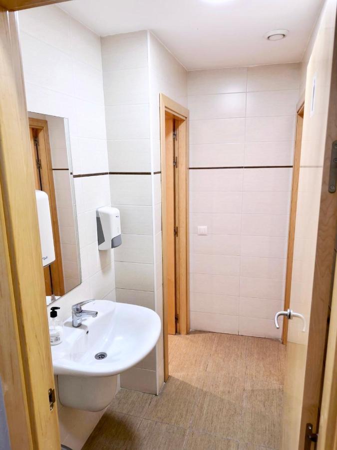 Hostel Acacias Мадрид Экстерьер фото